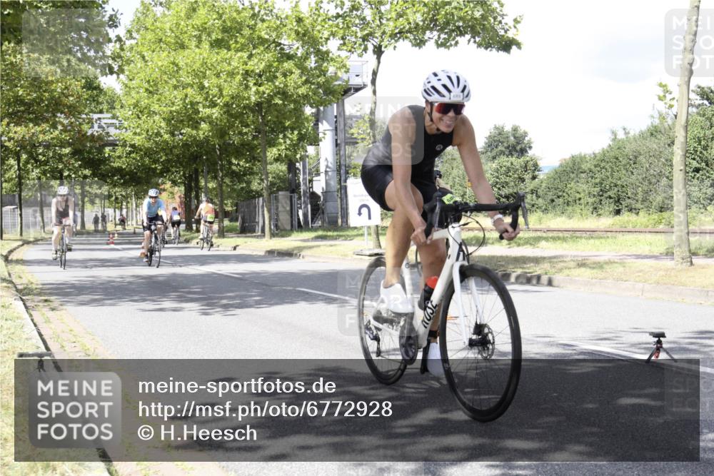11.08.2024 - GEWOBA Citytriathlon Bremen H.Heesch http://msf.ph/oto/6772928 11.08.2024 13:19:00 Radfahren xxx, 357, 405, 416, 418, 489, 493, 546, 591, 604, 655, 688 meine-sportfotos.de