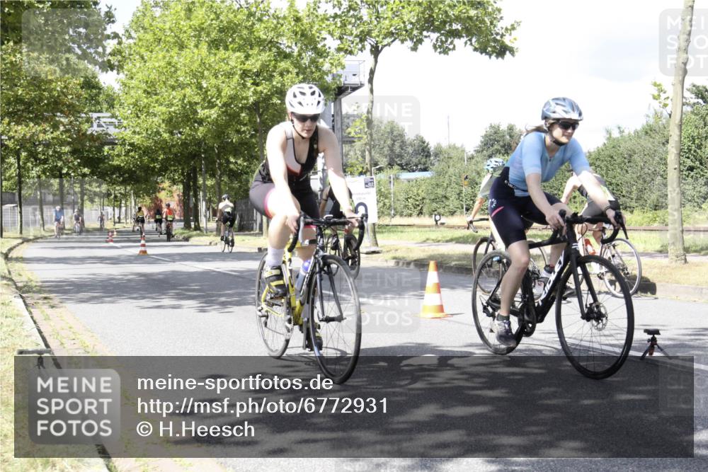 11.08.2024 - GEWOBA Citytriathlon Bremen H.Heesch http://msf.ph/oto/6772931 11.08.2024 13:19:01 Radfahren xxx, 357, 405, 416, 418, 489, 493, 591, 604, 655, 688 meine-sportfotos.de