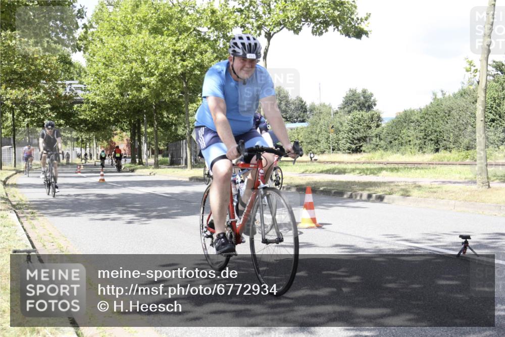 11.08.2024 - GEWOBA Citytriathlon Bremen H.Heesch http://msf.ph/oto/6772934 11.08.2024 13:19:07 Radfahren 357, 406, 416, 418, 493, 573, 591, 604, 654, 655, 688 meine-sportfotos.de