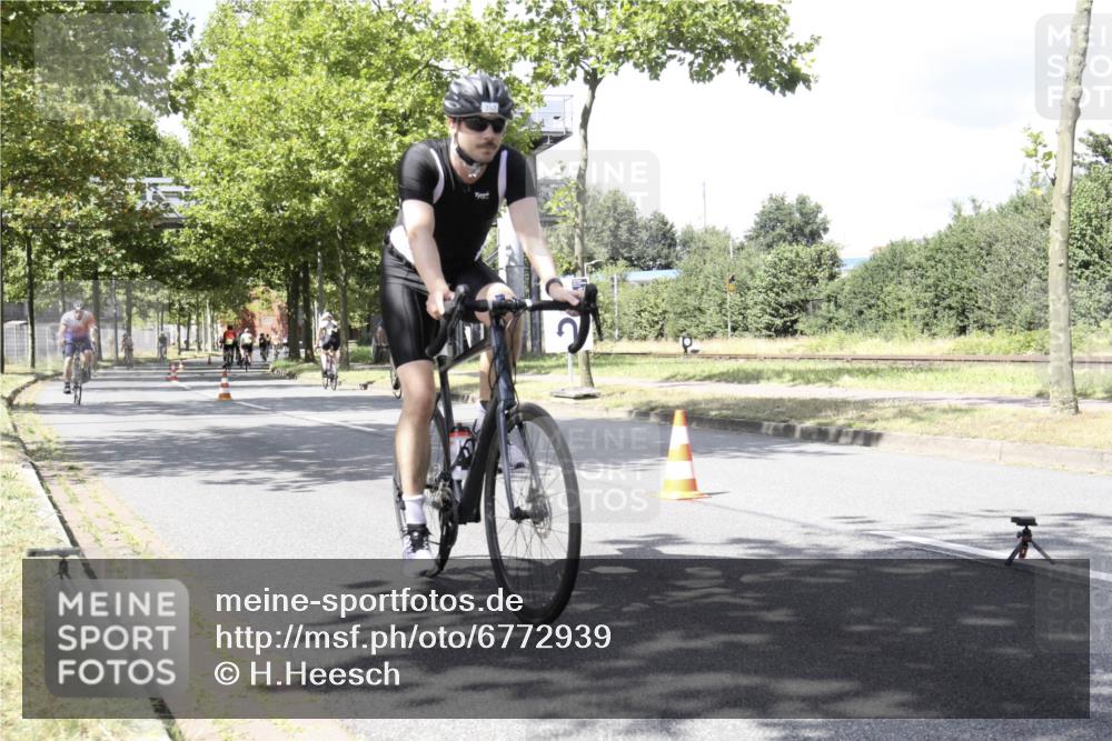 11.08.2024 - GEWOBA Citytriathlon Bremen H.Heesch http://msf.ph/oto/6772939 11.08.2024 13:19:08 Radfahren 357, 406, 416, 418, 493, 573, 591, 604, 654, 655, 688 meine-sportfotos.de