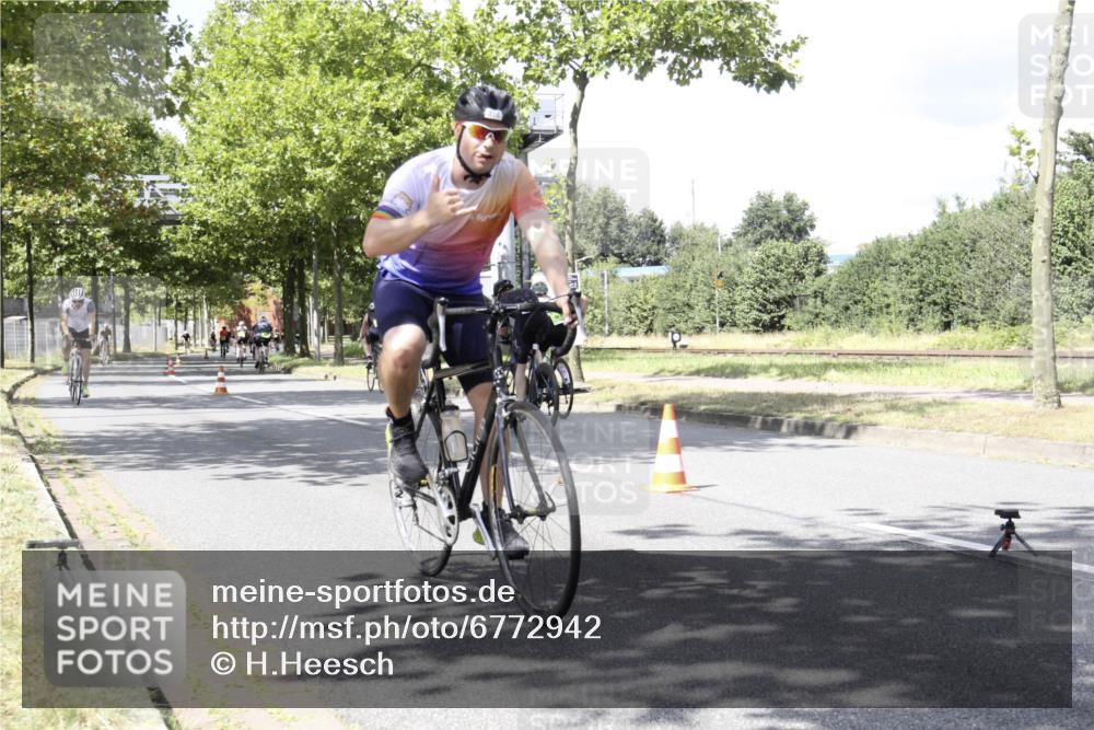 11.08.2024 - GEWOBA Citytriathlon Bremen H.Heesch http://msf.ph/oto/6772942 11.08.2024 13:19:11 Radfahren 357, 406, 416, 418, 493, 552, 560, 573, 591, 604, 605, 654, 655, 688 meine-sportfotos.de