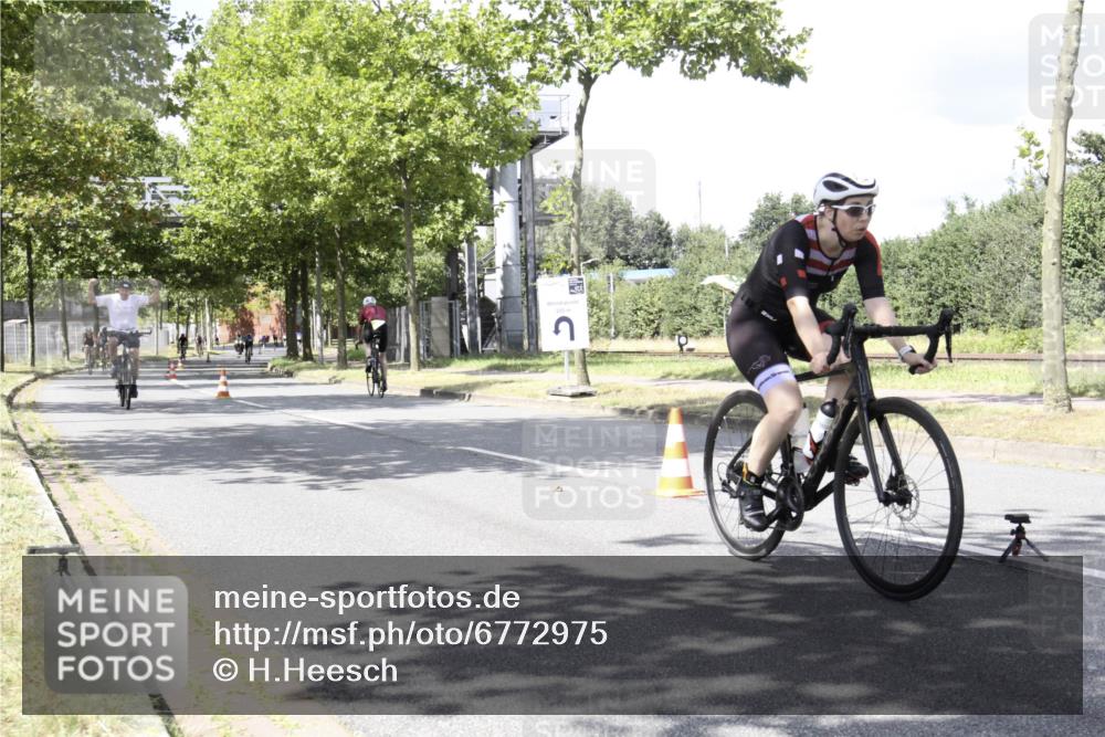 11.08.2024 - GEWOBA Citytriathlon Bremen H.Heesch http://msf.ph/oto/6772975 11.08.2024 13:19:26 Radfahren 406, 500, 520, 552, 560, 573, 587, 605, 654, 667, xxx, 680, 700, 713 meine-sportfotos.de