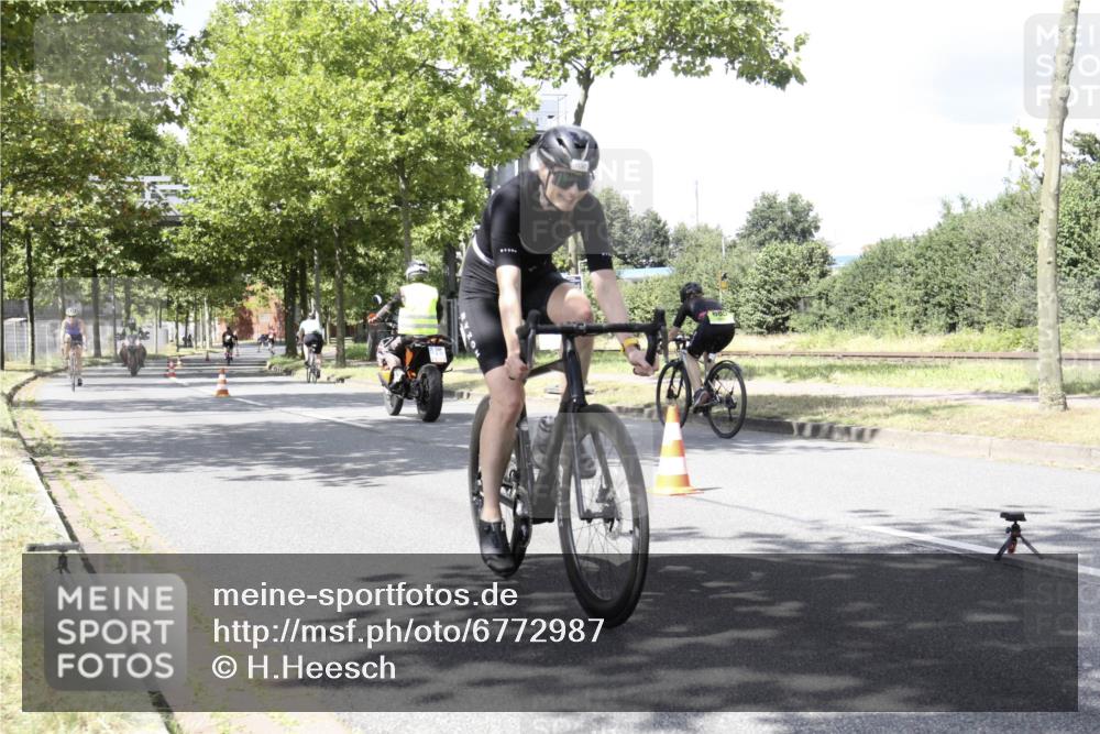11.08.2024 - GEWOBA Citytriathlon Bremen H.Heesch http://msf.ph/oto/6772987 11.08.2024 13:19:35 Radfahren 500, 520, 552, 560, 587, 667, xxx, 680, 700, 713 meine-sportfotos.de