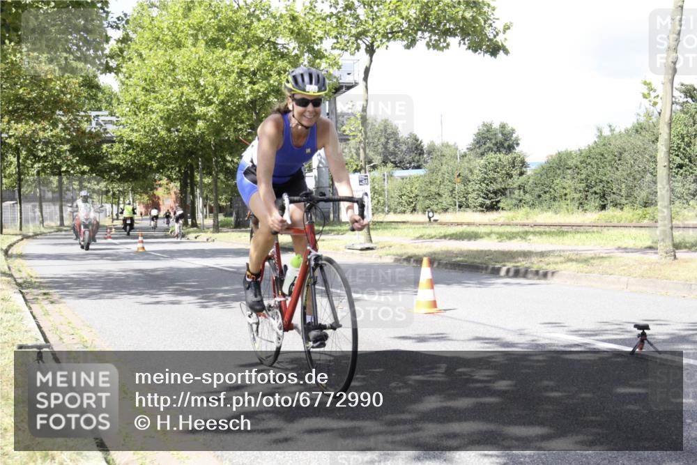 11.08.2024 - GEWOBA Citytriathlon Bremen H.Heesch http://msf.ph/oto/6772990 11.08.2024 13:19:38 Radfahren 251, 520, 587, 667, xxx, 680, 700, 713 meine-sportfotos.de