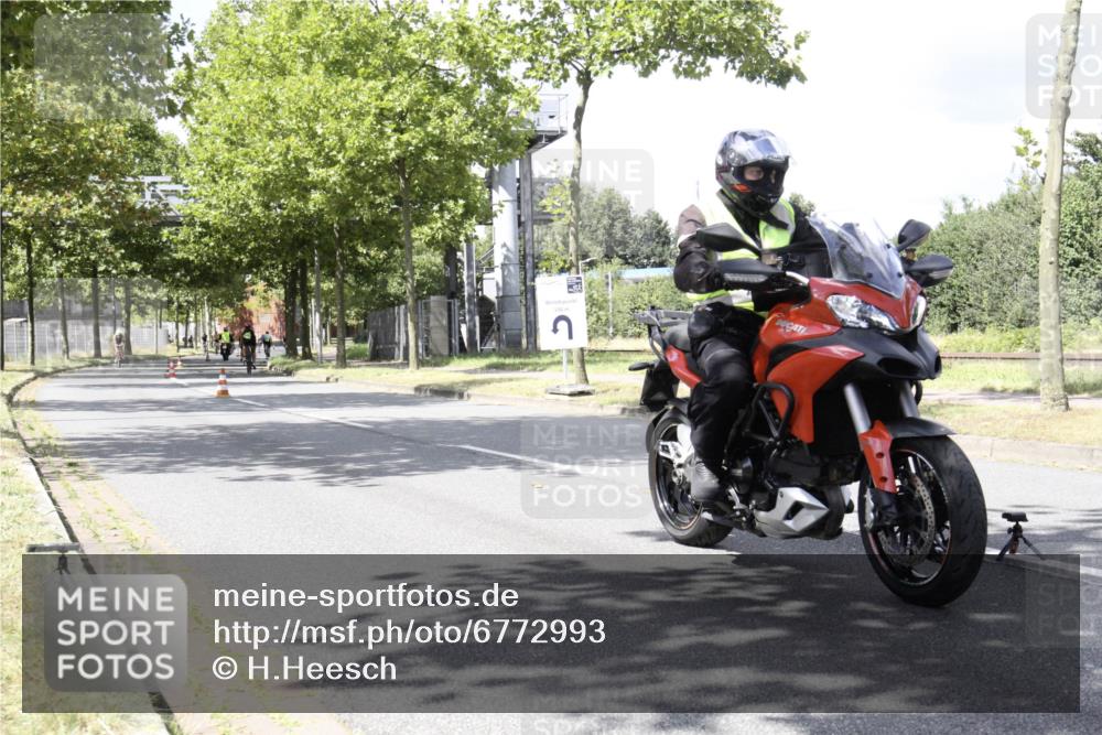 11.08.2024 - GEWOBA Citytriathlon Bremen H.Heesch http://msf.ph/oto/6772993 11.08.2024 13:19:41 Radfahren 251, 520, 626, 680, 686, 700, 713 meine-sportfotos.de
