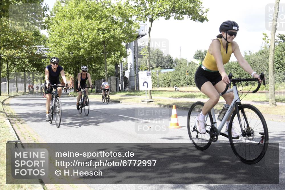 11.08.2024 - GEWOBA Citytriathlon Bremen H.Heesch http://msf.ph/oto/6772997 11.08.2024 13:19:52 Radfahren xxx, 251, 376, 419, 525, 568, 595, 603, 626, 686, 692, 701 meine-sportfotos.de