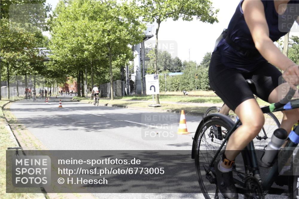 11.08.2024 - GEWOBA Citytriathlon Bremen H.Heesch http://msf.ph/oto/6773005 11.08.2024 13:19:53 Radfahren xxx, 251, 376, 419, 525, 568, 595, 603, 617, 626, 686, 692, 701 meine-sportfotos.de
