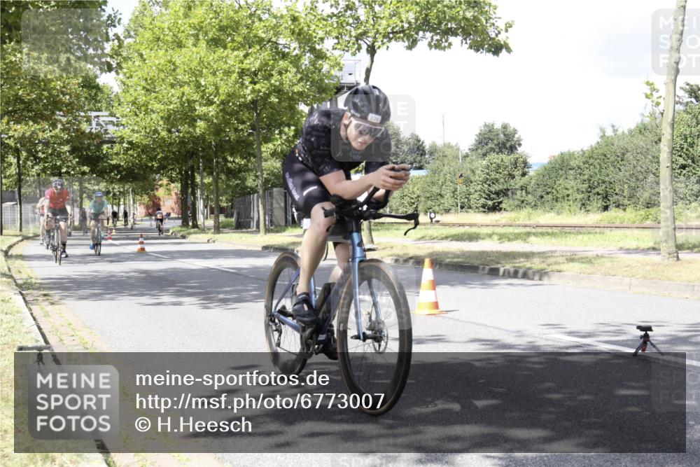 11.08.2024 - GEWOBA Citytriathlon Bremen H.Heesch http://msf.ph/oto/6773007 11.08.2024 13:19:56 Radfahren xxx, 251, 376, 419, 525, 568, 595, 603, 617, 626, 675, 686, 692, 701 meine-sportfotos.de
