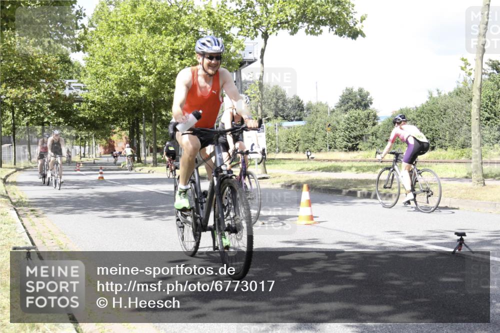 11.08.2024 - GEWOBA Citytriathlon Bremen H.Heesch http://msf.ph/oto/6773017 11.08.2024 13:20:00 Radfahren xxx, 251, 376, 419, 525, 568, 595, 603, 617, 626, 675, 686, 692, 701 meine-sportfotos.de