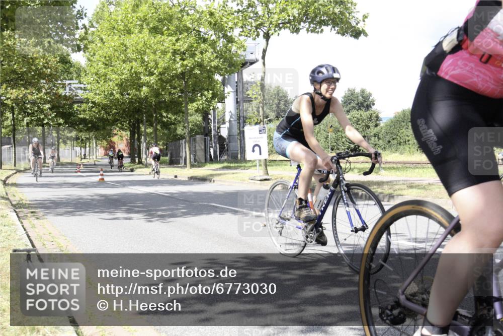 11.08.2024 - GEWOBA Citytriathlon Bremen H.Heesch http://msf.ph/oto/6773030 11.08.2024 13:20:02 Radfahren xxx, 251, 376, 419, 525, 551, 568, 595, 603, 617, 626, 675, 686, 692, 701 meine-sportfotos.de