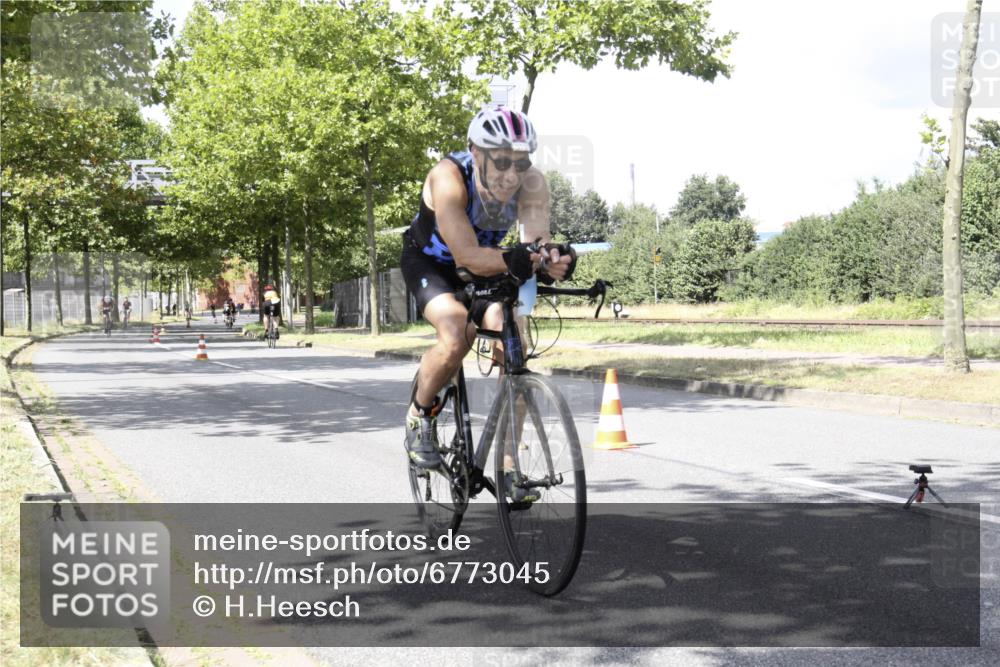 11.08.2024 - GEWOBA Citytriathlon Bremen H.Heesch http://msf.ph/oto/6773045 11.08.2024 13:20:17 Radfahren 376, 550, 551, 606, 617, 675, 681, 685 meine-sportfotos.de