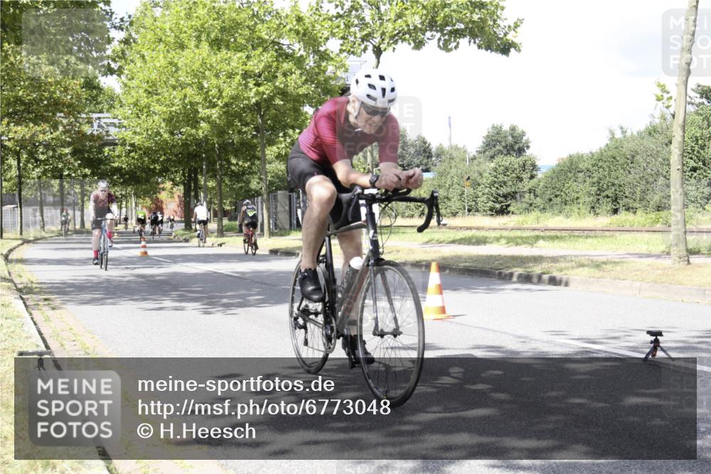 11.08.2024 - GEWOBA Citytriathlon Bremen H.Heesch http://msf.ph/oto/6773048 11.08.2024 13:20:22 Radfahren 550, 551, 606, 637, 681, 683, 685 meine-sportfotos.de