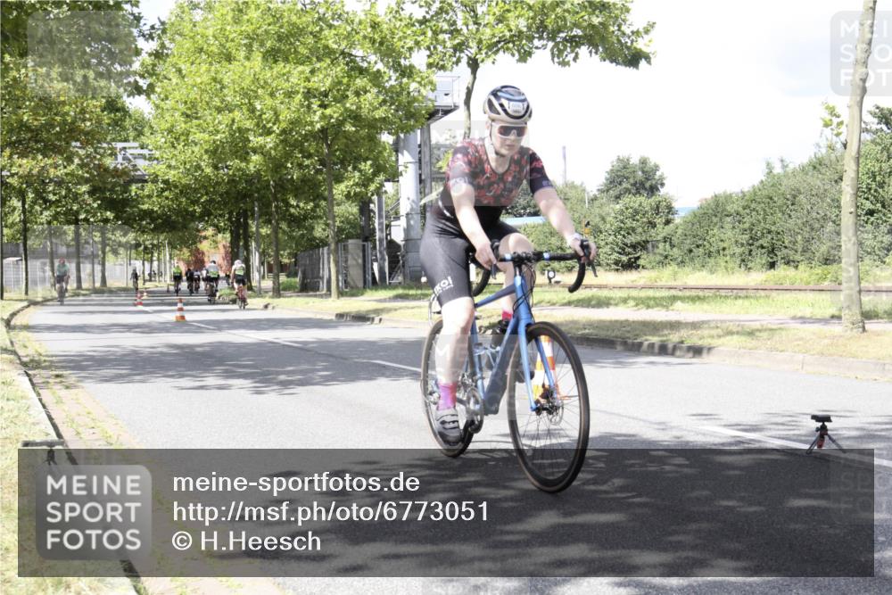 11.08.2024 - GEWOBA Citytriathlon Bremen H.Heesch http://msf.ph/oto/6773051 11.08.2024 13:20:23 Radfahren 550, 551, 606, 637, 681, 683, 685 meine-sportfotos.de