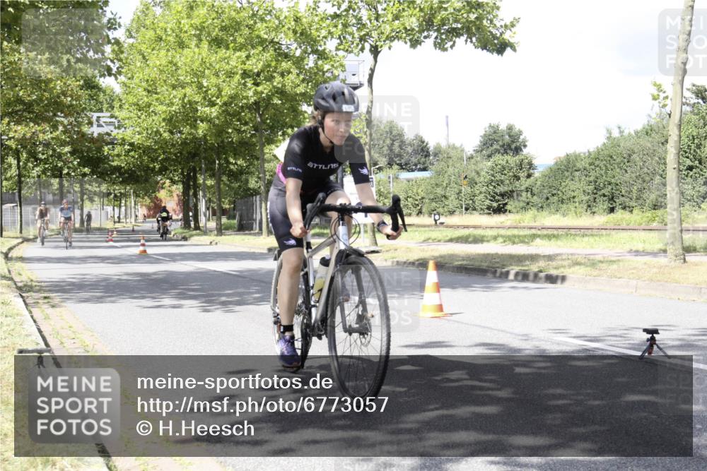 11.08.2024 - GEWOBA Citytriathlon Bremen H.Heesch http://msf.ph/oto/6773057 11.08.2024 13:20:32 Radfahren 550, 606, 637, 681, 683, 685, 687 meine-sportfotos.de