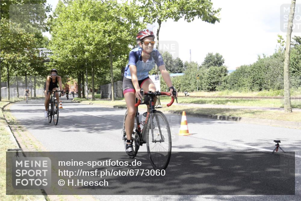 11.08.2024 - GEWOBA Citytriathlon Bremen H.Heesch http://msf.ph/oto/6773060 11.08.2024 13:20:35 Radfahren 606, 637, 681, 683, 685, 687 meine-sportfotos.de