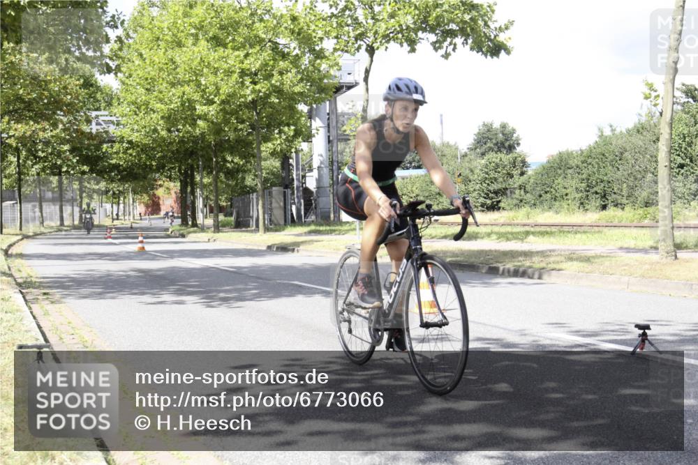 11.08.2024 - GEWOBA Citytriathlon Bremen H.Heesch http://msf.ph/oto/6773066 11.08.2024 13:20:39 Radfahren 637, 681, 683, 685, 687 meine-sportfotos.de
