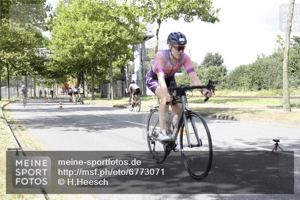 11.08.2024 - GEWOBA Citytriathlon Bremen H.Heesch http://msf.ph/oto/6773071 11.08.2024 13:20:51 Radfahren 230, 642, 645, 657, 679, 706, 1037 meine-sportfotos.de