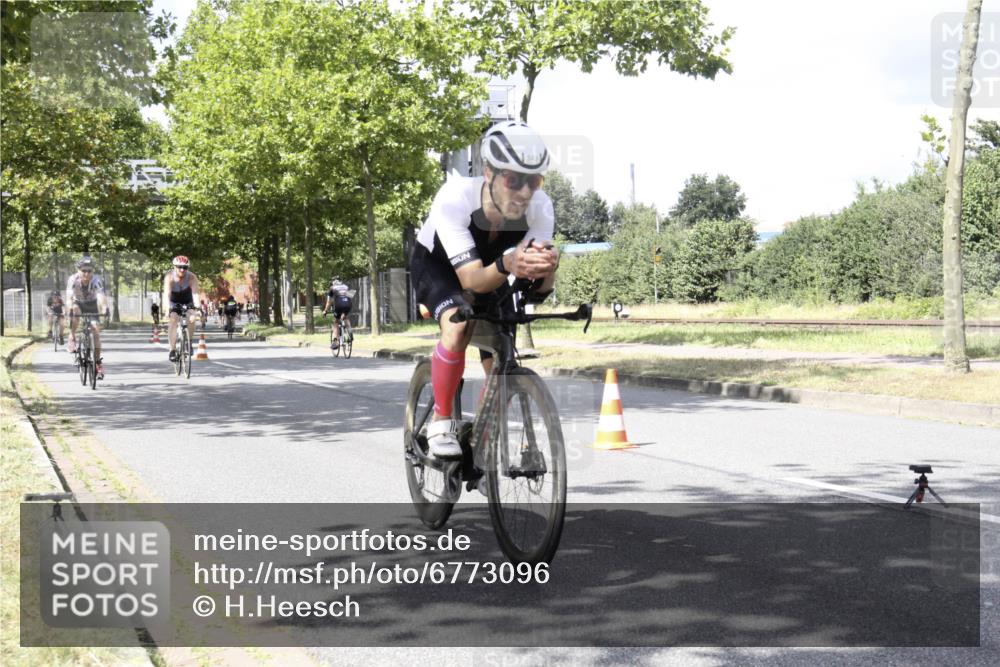 11.08.2024 - GEWOBA Citytriathlon Bremen H.Heesch http://msf.ph/oto/6773096 11.08.2024 13:21:04 Radfahren 211, 230, 238, xxx, 408, 532, 539, 642, 645, 657, 679, 706, 1037 meine-sportfotos.de