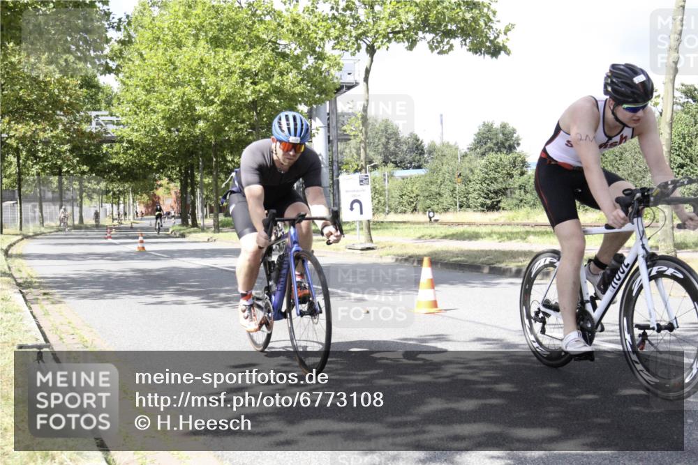 11.08.2024 - GEWOBA Citytriathlon Bremen H.Heesch http://msf.ph/oto/6773108 11.08.2024 13:21:12 Radfahren 211, 230, 238, xxx, 408, 532, 539, 673, 719 meine-sportfotos.de