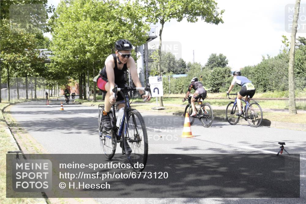 11.08.2024 - GEWOBA Citytriathlon Bremen H.Heesch http://msf.ph/oto/6773120 11.08.2024 13:21:23 Radfahren 211, 408, 539, 569, 673, 719 meine-sportfotos.de