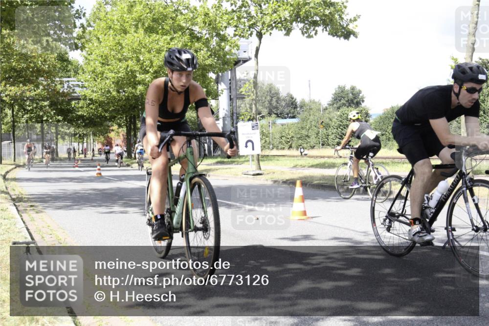 11.08.2024 - GEWOBA Citytriathlon Bremen H.Heesch http://msf.ph/oto/6773126 11.08.2024 13:21:42 Radfahren 267, 554, 582, 592, 607, 612, 614, 622, 625, 671, 676, 684 meine-sportfotos.de