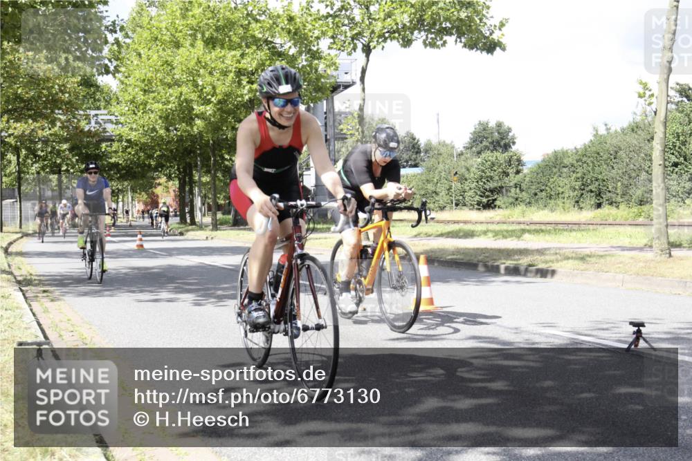 11.08.2024 - GEWOBA Citytriathlon Bremen H.Heesch http://msf.ph/oto/6773130 11.08.2024 13:21:45 Radfahren 267, 554, 571, 582, 592, 607, 612, 614, 622, 624, 625, 671, 676, 684 meine-sportfotos.de