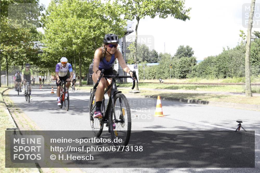 11.08.2024 - GEWOBA Citytriathlon Bremen H.Heesch http://msf.ph/oto/6773138 11.08.2024 13:21:49 Radfahren 267, 554, 555, 571, 582, 592, 607, 612, 614, 622, 624, 625, 671, 676, 684 meine-sportfotos.de
