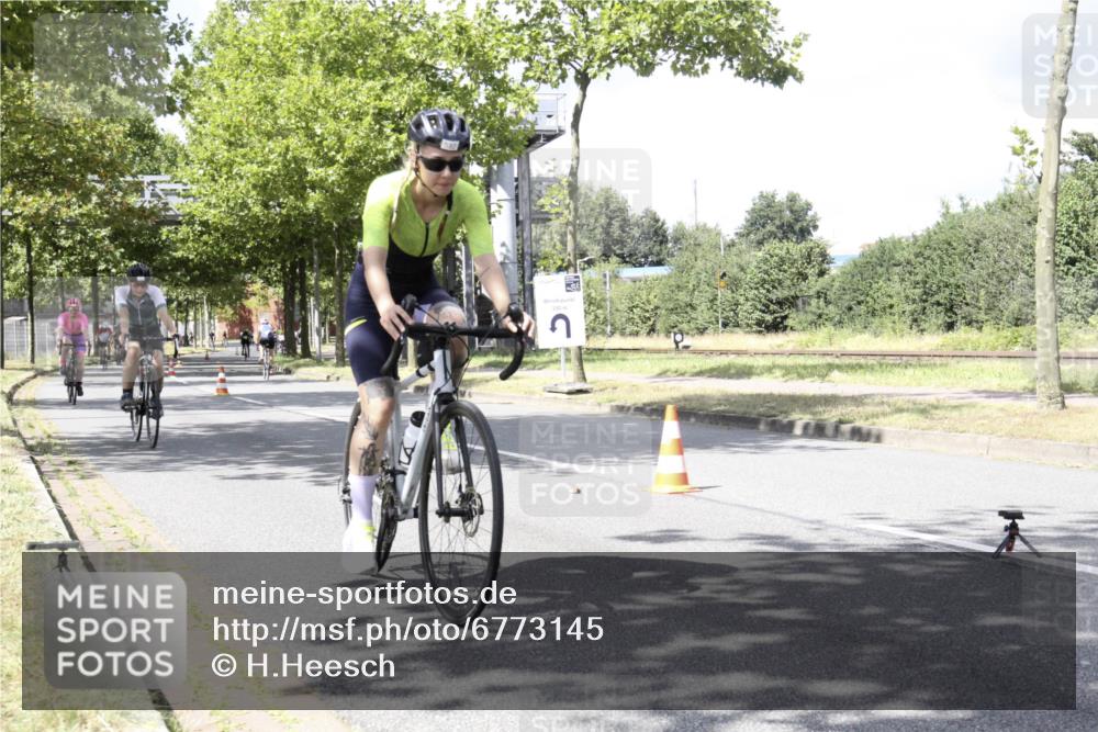 11.08.2024 - GEWOBA Citytriathlon Bremen H.Heesch http://msf.ph/oto/6773145 11.08.2024 13:21:50 Radfahren 267, 554, 555, 571, 582, 592, 607, 612, 614, 622, 624, 625, 671, 676, 684 meine-sportfotos.de