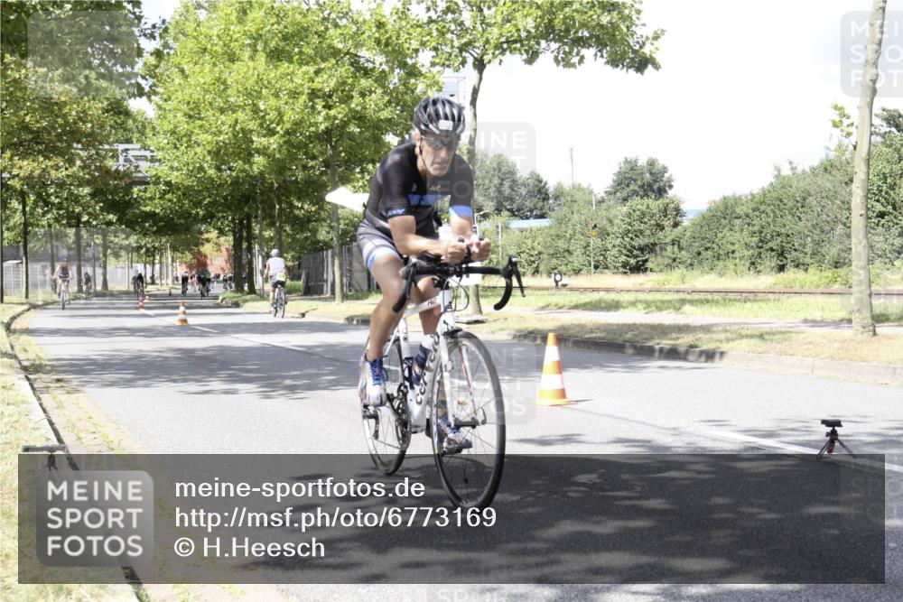 11.08.2024 - GEWOBA Citytriathlon Bremen H.Heesch http://msf.ph/oto/6773169 11.08.2024 13:22:02 Radfahren 545, 554, 555, 571, 592, 622, 624, 639, 668, 682, 684, 717 meine-sportfotos.de