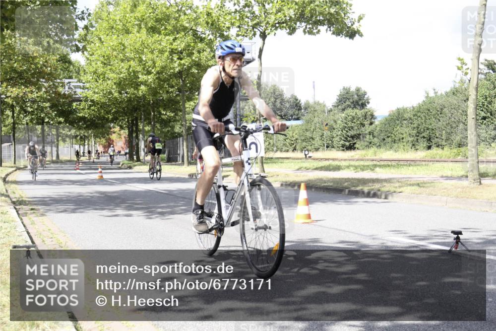 11.08.2024 - GEWOBA Citytriathlon Bremen H.Heesch http://msf.ph/oto/6773171 11.08.2024 13:22:06 Radfahren 494, 545, 555, 571, 592, 624, 639, 643, 668, 682, 717 meine-sportfotos.de