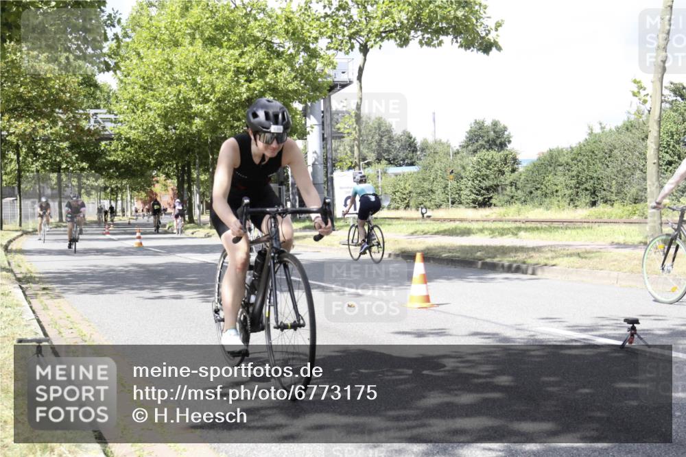 11.08.2024 - GEWOBA Citytriathlon Bremen H.Heesch http://msf.ph/oto/6773175 11.08.2024 13:22:09 Radfahren 312, 494, 545, 555, 571, 579, 639, 643, 668, 682, 717 meine-sportfotos.de