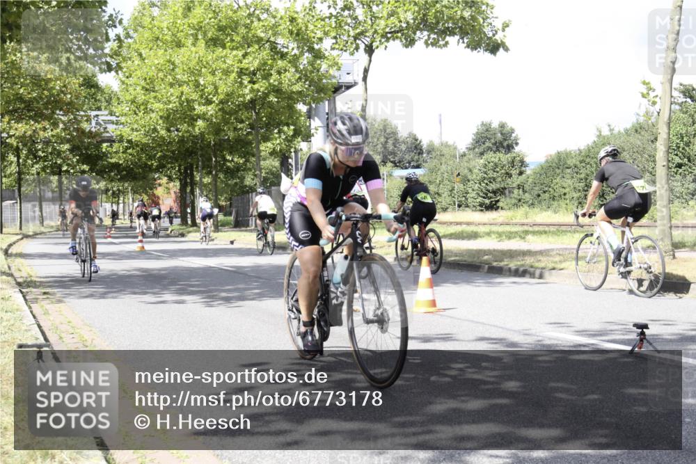 11.08.2024 - GEWOBA Citytriathlon Bremen H.Heesch http://msf.ph/oto/6773178 11.08.2024 13:22:11 Radfahren 312, 494, 545, 555, 579, 639, 643, 663, 668, 682, 717 meine-sportfotos.de