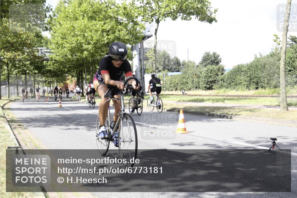 11.08.2024 - GEWOBA Citytriathlon Bremen H.Heesch http://msf.ph/oto/6773181 11.08.2024 13:22:12 Radfahren 312, 494, 545, 579, 639, 643, 661, 663, 668, 682, 717 meine-sportfotos.de