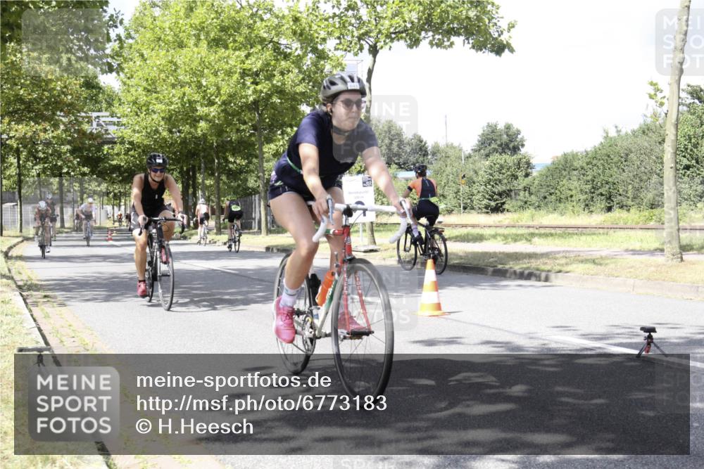 11.08.2024 - GEWOBA Citytriathlon Bremen H.Heesch http://msf.ph/oto/6773183 11.08.2024 13:22:15 Radfahren 312, 494, 523, 545, 579, 639, 643, 661, 663, 668, 682, 717 meine-sportfotos.de