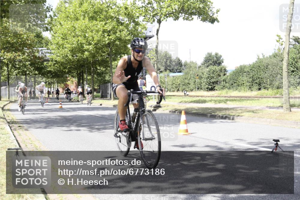 11.08.2024 - GEWOBA Citytriathlon Bremen H.Heesch http://msf.ph/oto/6773186 11.08.2024 13:22:16 Radfahren 312, 494, 523, 545, 579, 639, 643, 661, 663, 668, 682, 717 meine-sportfotos.de