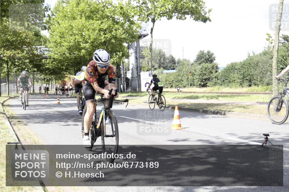 11.08.2024 - GEWOBA Citytriathlon Bremen H.Heesch http://msf.ph/oto/6773189 11.08.2024 13:22:17 Radfahren 312, 494, 523, 545, 579, 639, 643, 661, 663, 668, 682, 717 meine-sportfotos.de