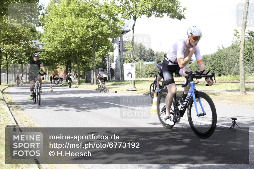 11.08.2024 - GEWOBA Citytriathlon Bremen H.Heesch http://msf.ph/oto/6773192 11.08.2024 13:22:18 Radfahren 312, 490, 494, 523, 579, 639, 643, 661, 663, 668, 682, 717 meine-sportfotos.de