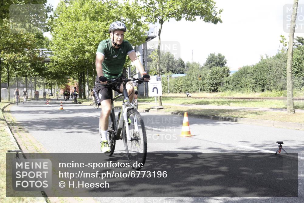 11.08.2024 - GEWOBA Citytriathlon Bremen H.Heesch http://msf.ph/oto/6773196 11.08.2024 13:22:19 Radfahren 312, 490, 494, 523, 579, 639, 643, 661, 663, 668, 682, 717 meine-sportfotos.de