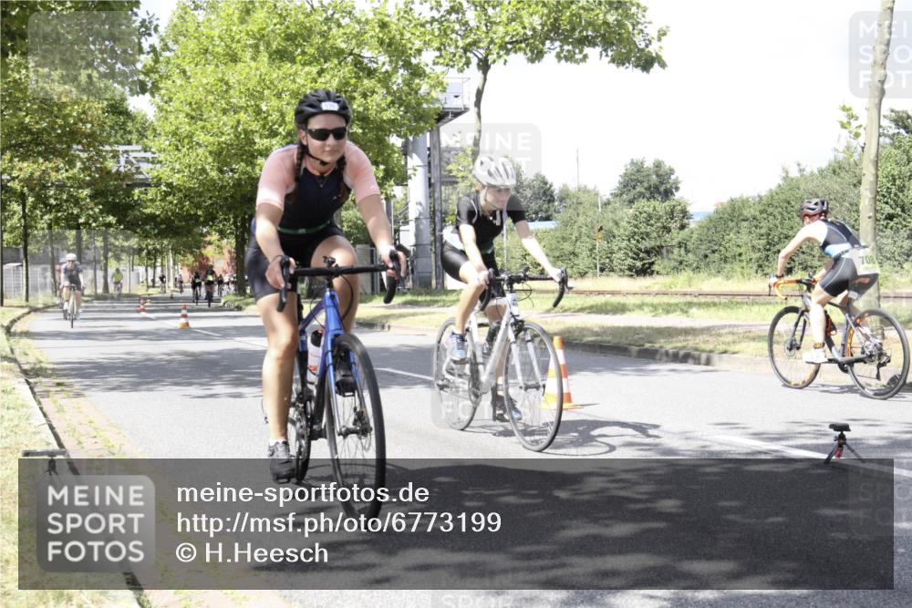 11.08.2024 - GEWOBA Citytriathlon Bremen H.Heesch http://msf.ph/oto/6773199 11.08.2024 13:22:23 Radfahren 312, 490, 494, 523, 579, 590, 620, 643, 661, 663, 717 meine-sportfotos.de