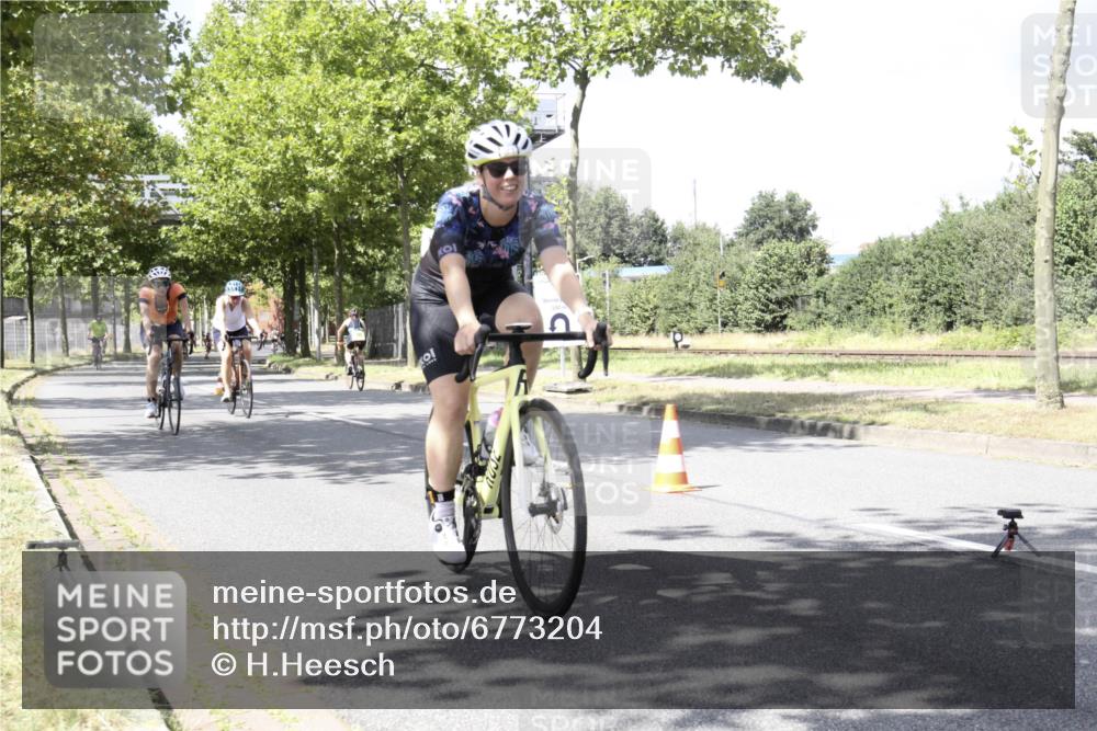 11.08.2024 - GEWOBA Citytriathlon Bremen H.Heesch http://msf.ph/oto/6773204 11.08.2024 13:22:25 Radfahren 312, 490, 494, 523, 579, 590, 620, 643, 661, 663, 717 meine-sportfotos.de