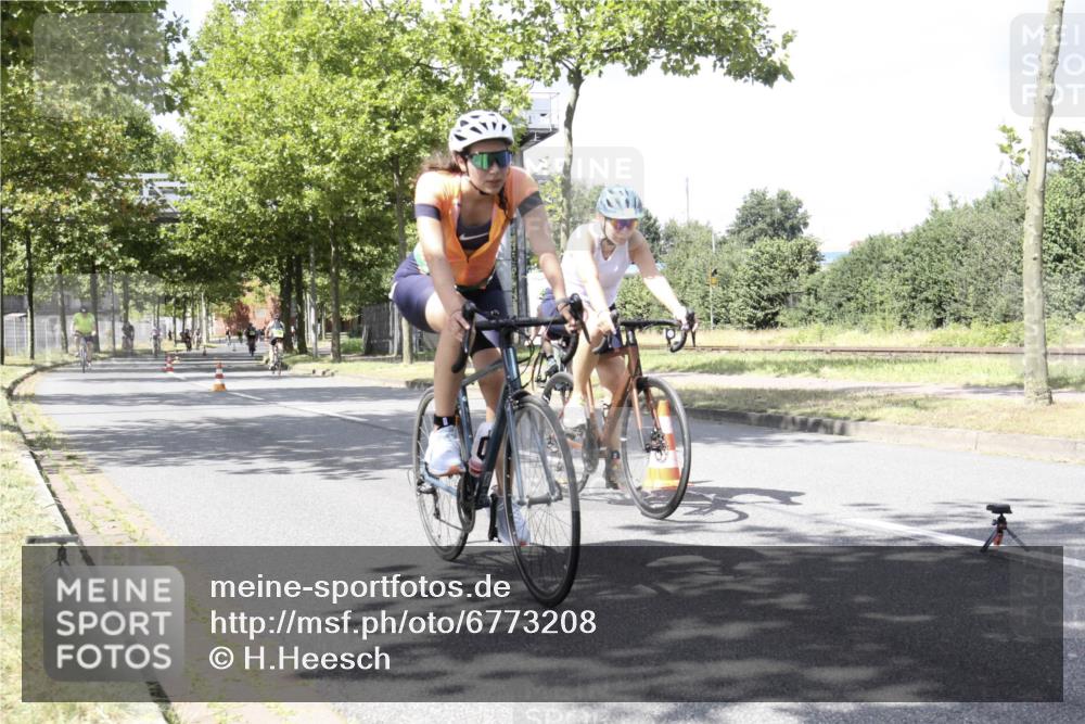 11.08.2024 - GEWOBA Citytriathlon Bremen H.Heesch http://msf.ph/oto/6773208 11.08.2024 13:22:27 Radfahren 312, 490, 494, 523, 579, 590, 620, 643, 661, 663, 707 meine-sportfotos.de
