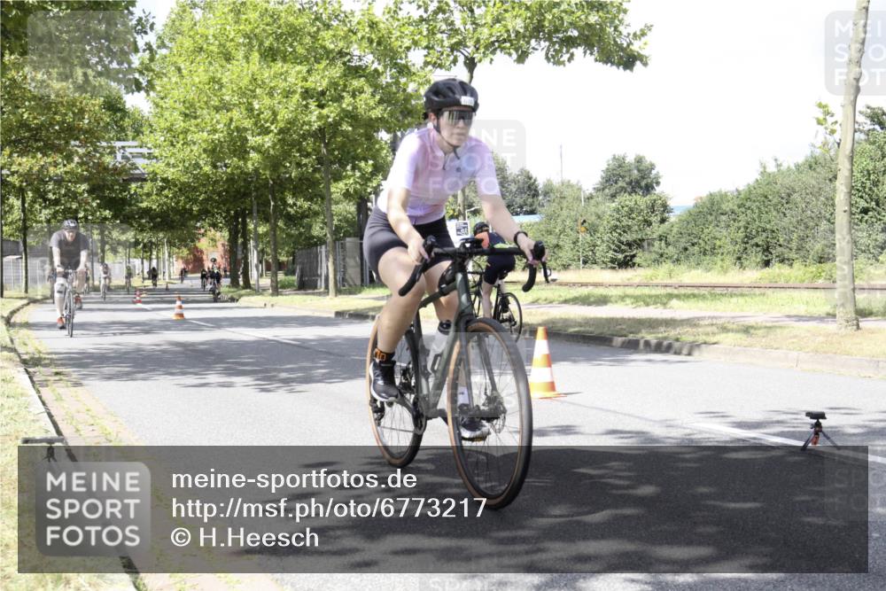 11.08.2024 - GEWOBA Citytriathlon Bremen H.Heesch http://msf.ph/oto/6773217 11.08.2024 13:22:34 Radfahren 207, xxx, 340, 490, 523, 590, 620, 661, 663, 704, 707 meine-sportfotos.de
