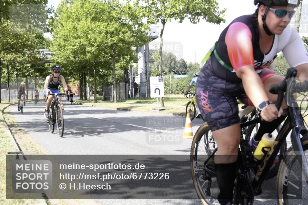 11.08.2024 - GEWOBA Citytriathlon Bremen H.Heesch http://msf.ph/oto/6773226 11.08.2024 13:22:38 Radfahren 207, xxx, 340, 490, 523, 563, 590, 620, 704, 707, 718 meine-sportfotos.de