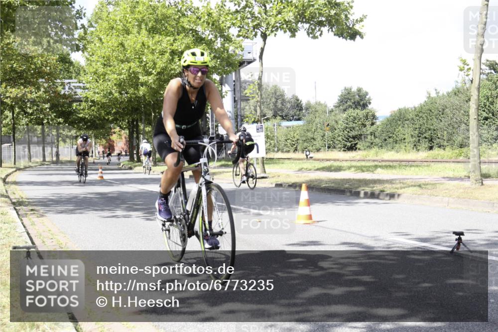 11.08.2024 - GEWOBA Citytriathlon Bremen H.Heesch http://msf.ph/oto/6773235 11.08.2024 13:22:40 Radfahren 207, xxx, 340, 490, 563, 590, 620, 704, 707, 718 meine-sportfotos.de