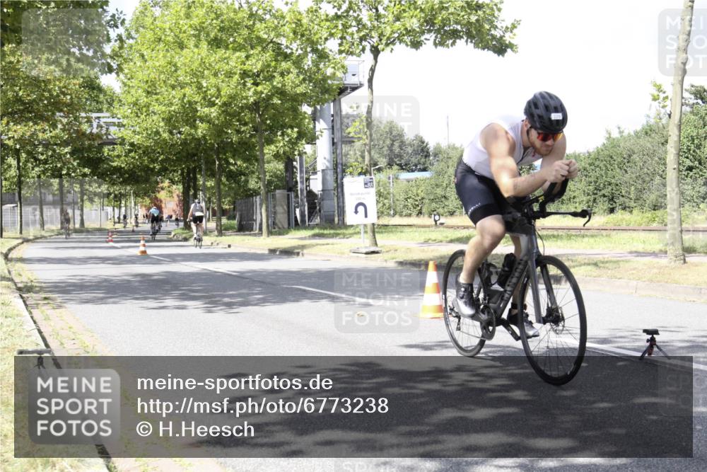 11.08.2024 - GEWOBA Citytriathlon Bremen H.Heesch http://msf.ph/oto/6773238 11.08.2024 13:22:41 Radfahren 207, xxx, 340, 490, 563, 590, 620, 704, 707, 718 meine-sportfotos.de
