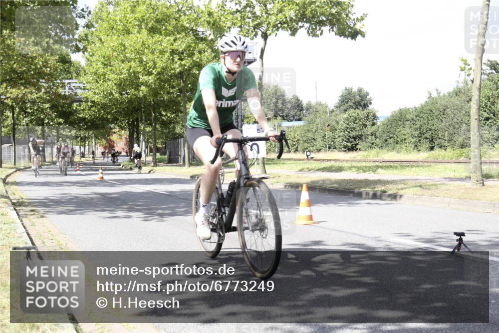 11.08.2024 - GEWOBA Citytriathlon Bremen H.Heesch http://msf.ph/oto/6773249 11.08.2024 13:22:53 Radfahren 204, 207, xxx, xxx, 236, 266, 305, 340, 375, 563, 589, 621, 704, 718 meine-sportfotos.de
