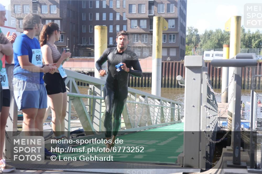 11.08.2024 - GEWOBA Citytriathlon Bremen Lena Gebhardt http://msf.ph/oto/6773252 11.08.2024 10:06:36 Schwimmen 46, 72, 105 meine-sportfotos.de