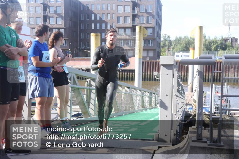 11.08.2024 - GEWOBA Citytriathlon Bremen Lena Gebhardt http://msf.ph/oto/6773257 11.08.2024 10:06:37 Schwimmen 46, 72, 105 meine-sportfotos.de