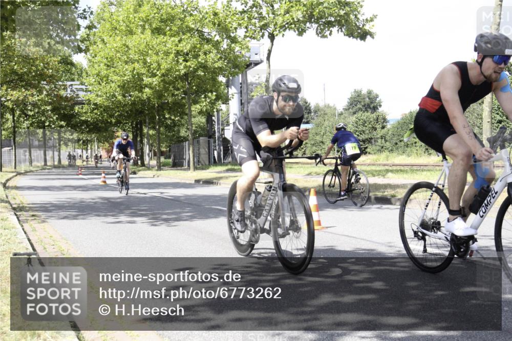11.08.2024 - GEWOBA Citytriathlon Bremen H.Heesch http://msf.ph/oto/6773262 11.08.2024 13:22:57 Radfahren 204, xxx, 236, 266, 305, 375, 563, 574, 589, 621, 641, 698, 718, 721 meine-sportfotos.de
