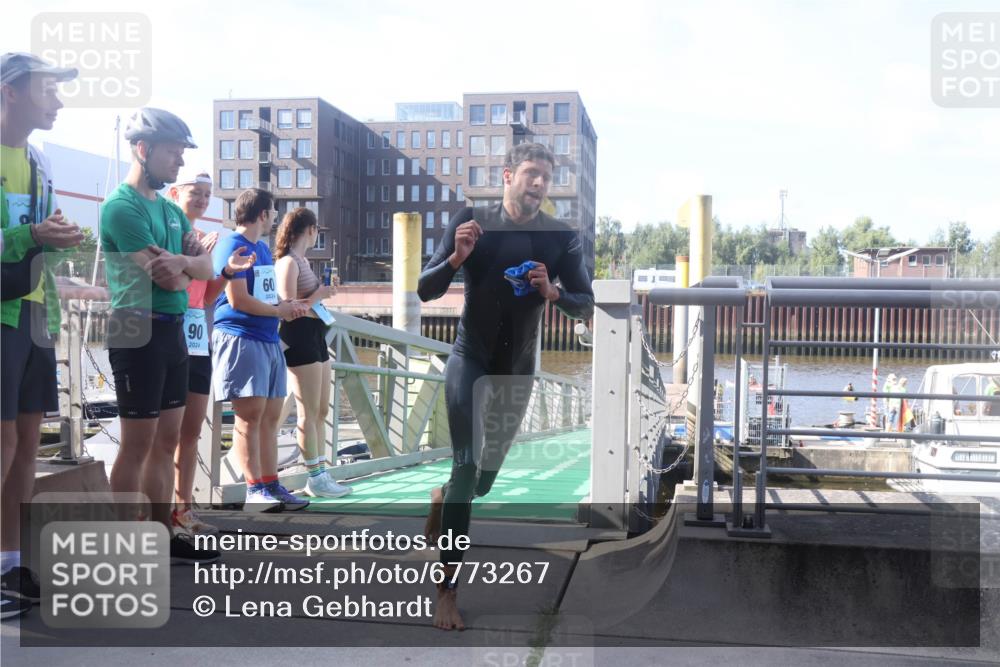 11.08.2024 - GEWOBA Citytriathlon Bremen Lena Gebhardt http://msf.ph/oto/6773267 11.08.2024 10:06:37 Schwimmen 46, 72, 105 meine-sportfotos.de